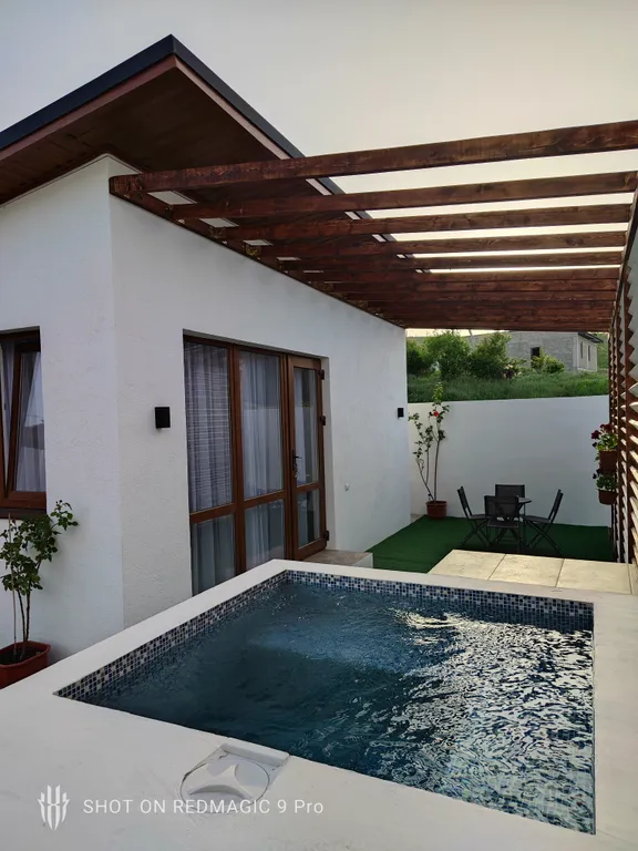 Уютный домик с мини бассейном