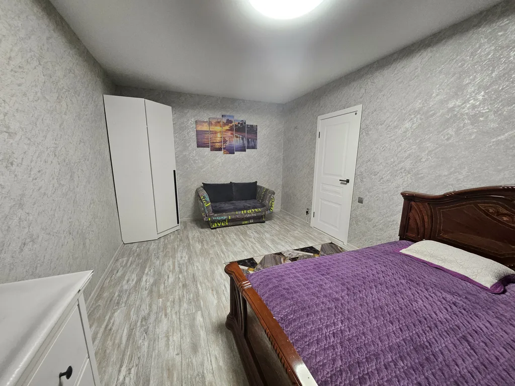 Квартира с лоджией возле станции в центре города