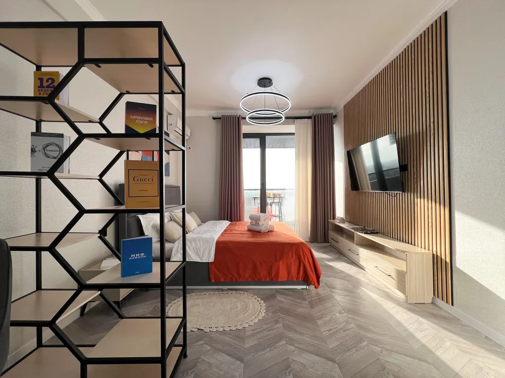 Современная уютная студия с панорамным видом