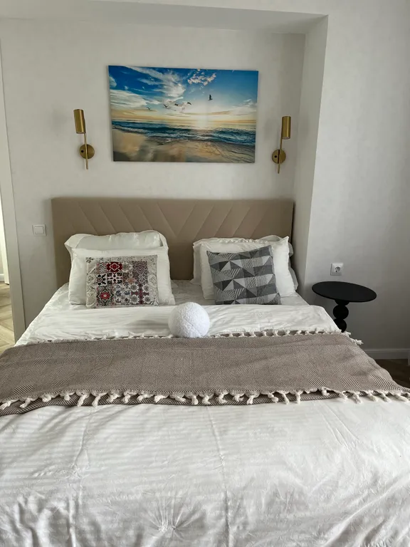 Квартира Квартира с новым ремонтом на первом этаж окна на парковку — Элиста