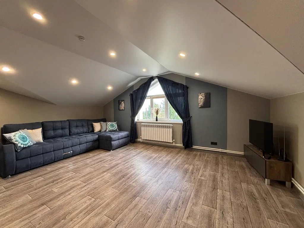 Шикарная трехкомнатная квартира с собственной Бесплатной парковкой!