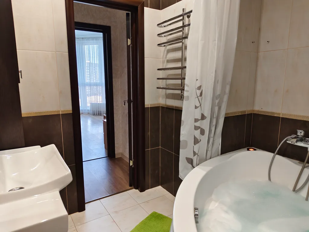 3-комнатная квартира с балконом у Дома Ученых