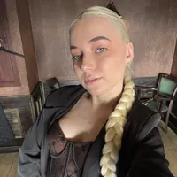 Карина Гоов