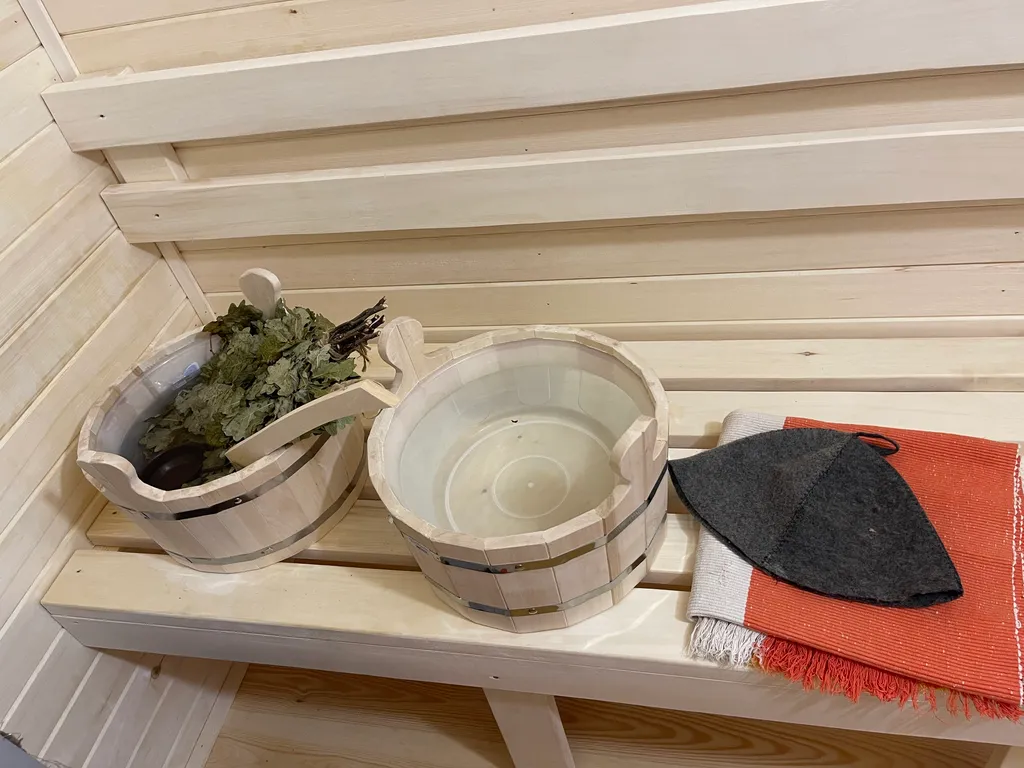 Домик со своим прудом и баней