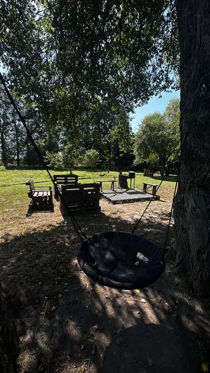 Уютный домик в древних липах