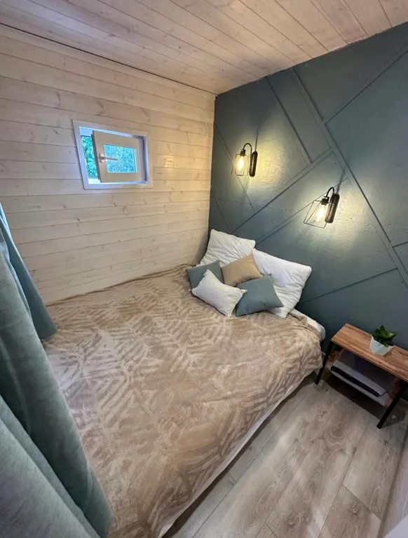 Атмосферный домик вдали от городской суеты