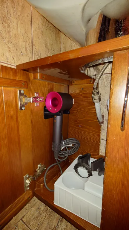 Студия 2 комнаты. 
5 спальных мест. В центре посёлка.