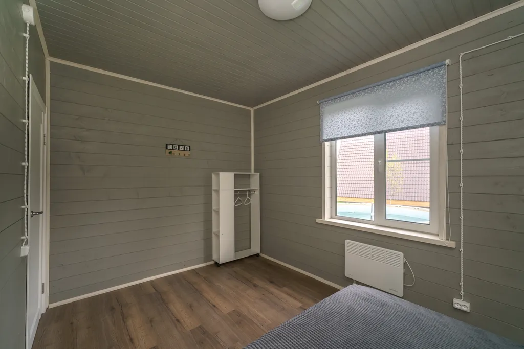 Новый загородный дом у реки с баней и бассейном