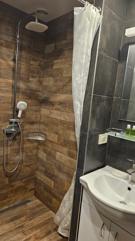 Просторная, светлая квартира с двумя спальнями, малый центр