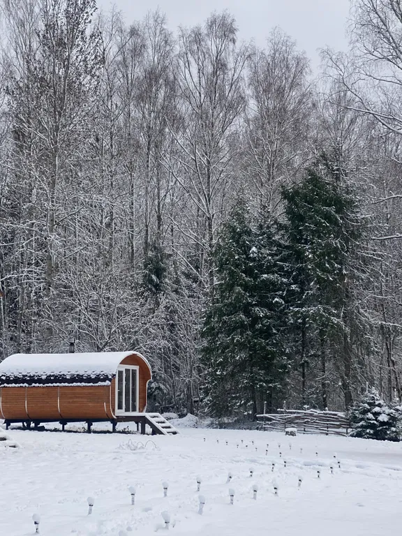 Домик на берегу реки