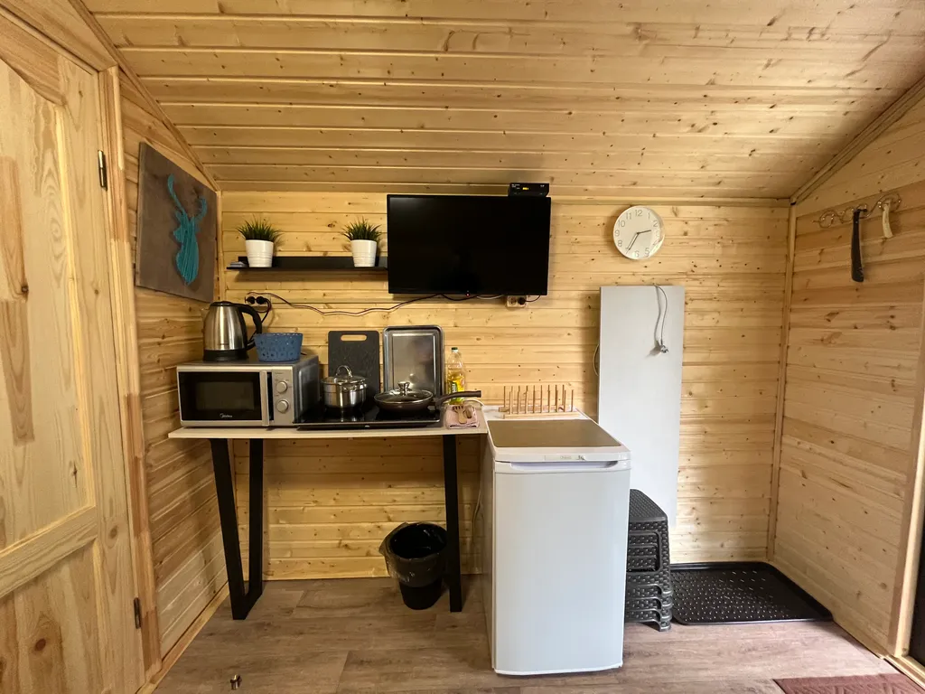 Уютный домик в окружении гор