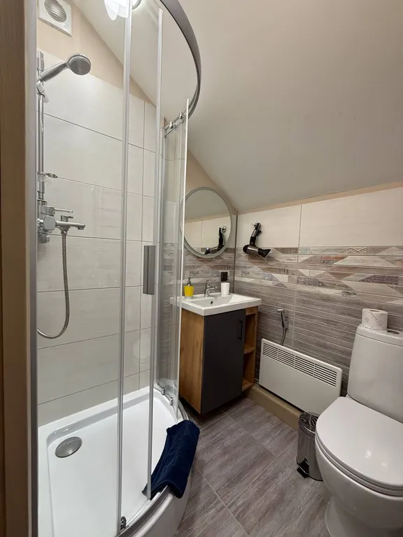 Коттедж с видом на пруд и парк