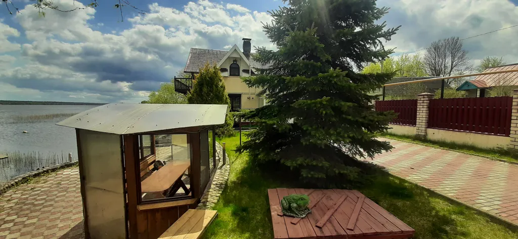 Домик у озера Свирь