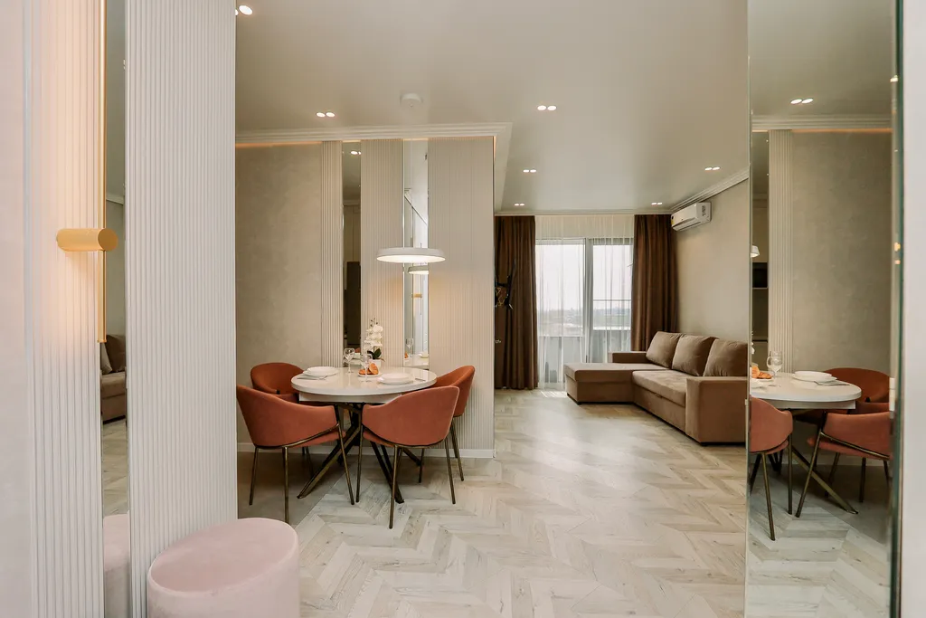 Апартаменты с видом на пруд и историческую часть города