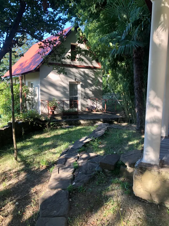 Два дома на море с бассейном и садом