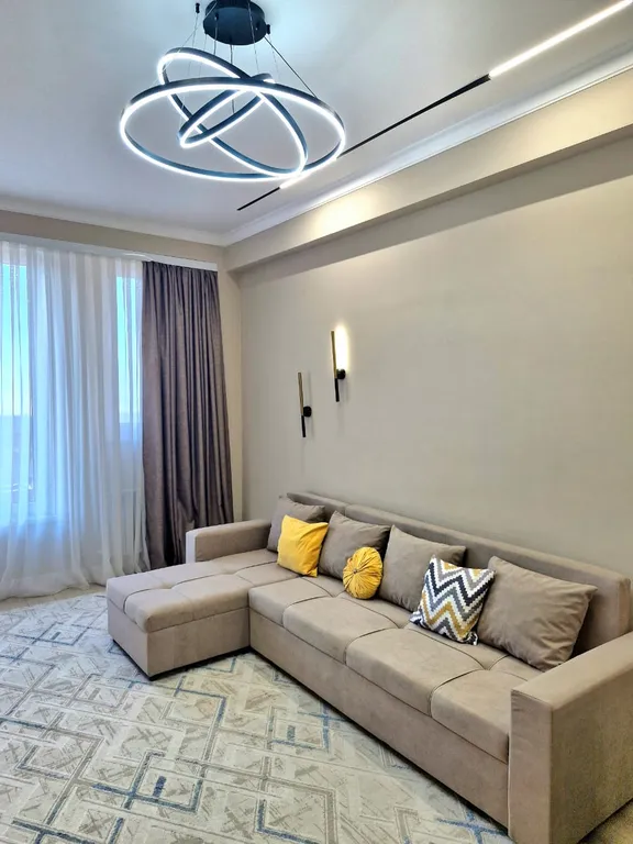 Стильная квартира с балконом в верхней части города