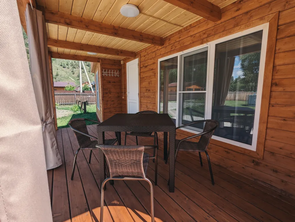 Уютный домик с панорамными окнами