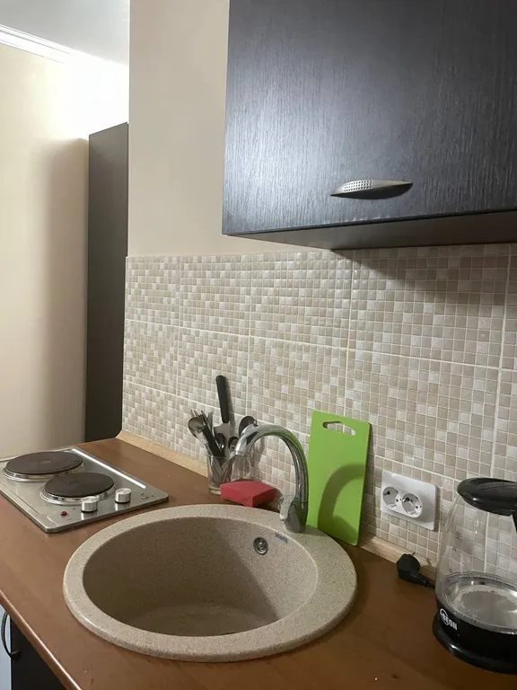 Тихий апартамент с кухонной зоной и стиральной машинкой