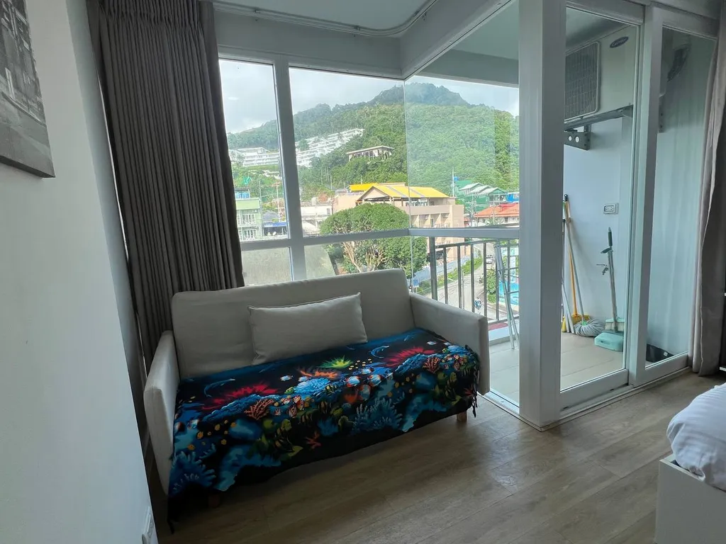 Ката, студия после ремонта с красивым видом на горы, 5 этаж