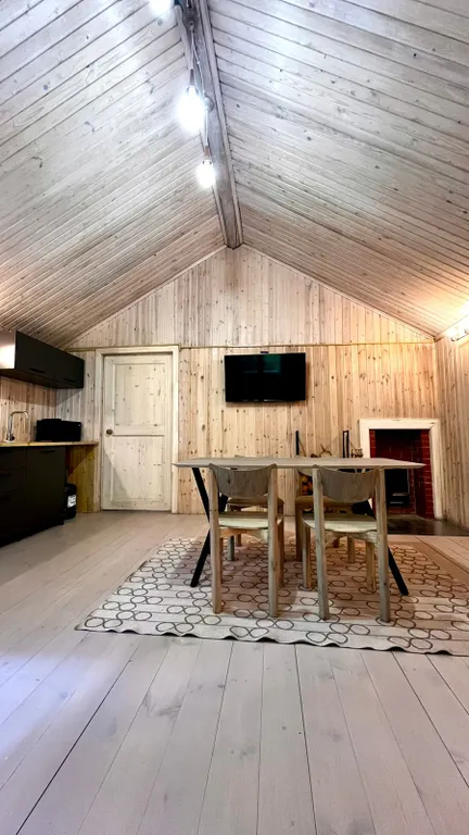 Уютный бревенчатый дом и баня, на одном участке