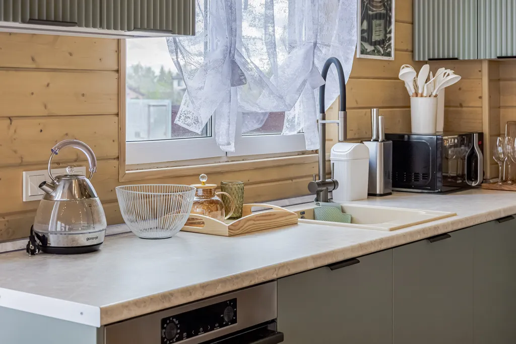 Дом у озера с чаном