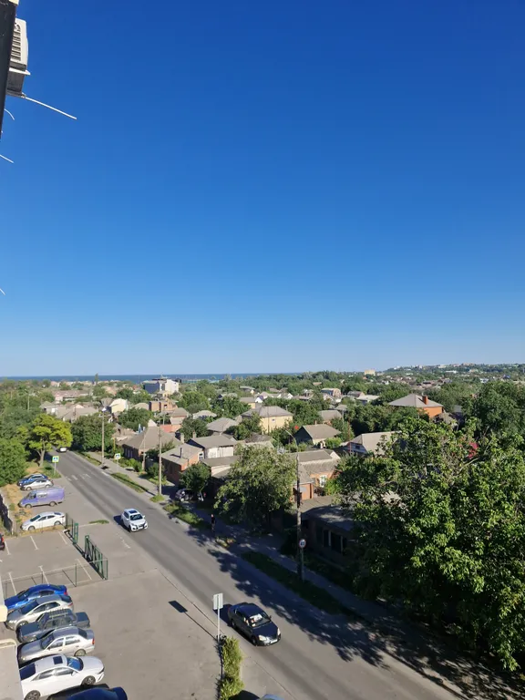 Еврооднушка возле моря