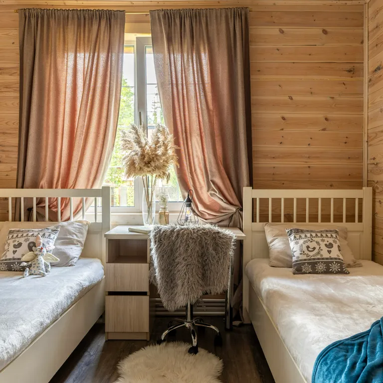 Дача с лесным характером, дровяным камином, сауной и банным чаном