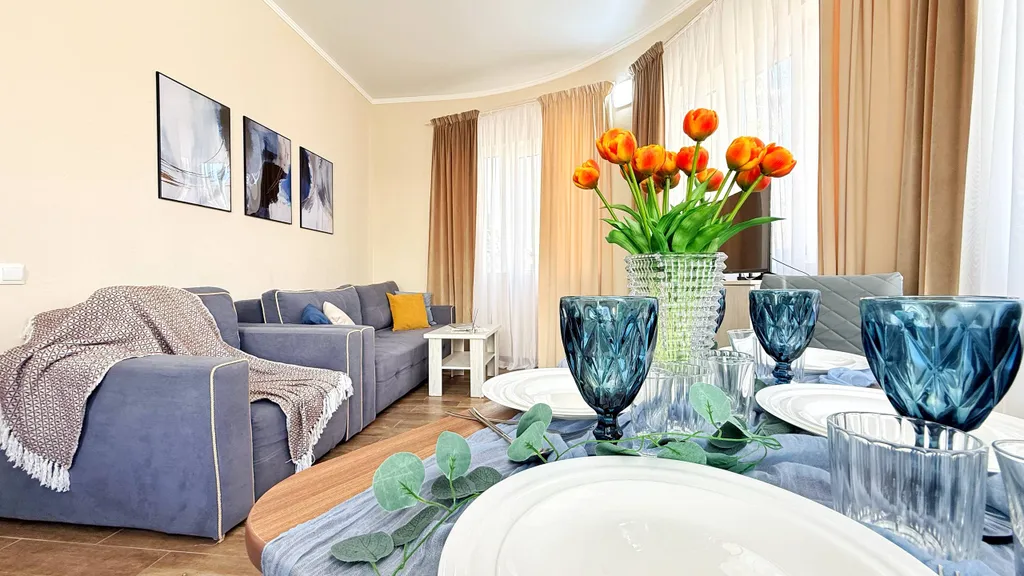 Не студия, отдельная спальня + видно море из окна