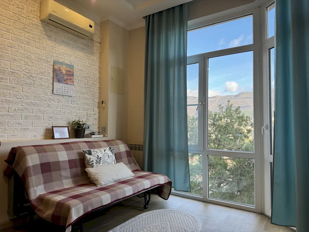 Квартира 1-комнатная квартира, 12 минут до центрального пляжа, балкон вид на горы — Геленджик