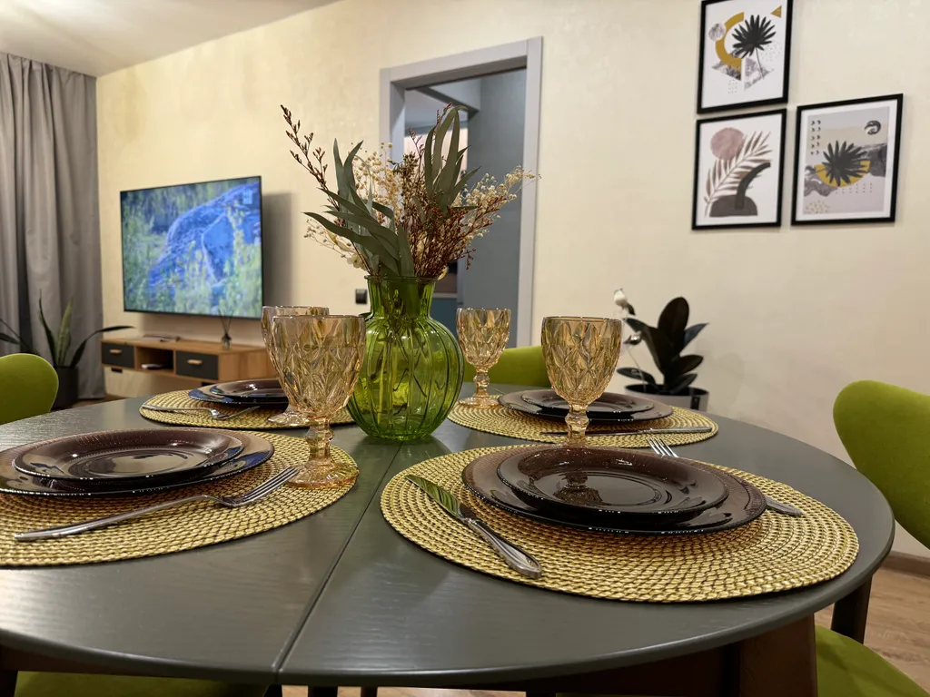 Современная квартира в самом центре рядом с парком и кафе, арт-квадрат