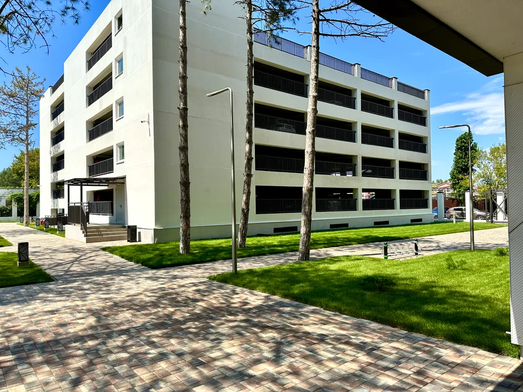 Евродвушка в клубной резиденции Европа с бассейном