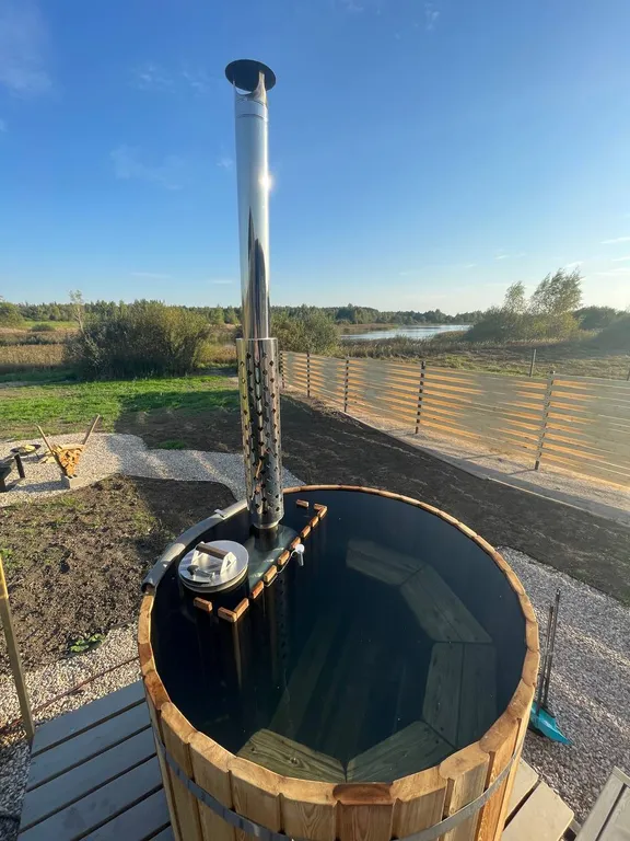 Домик с сауной и купелью у озера