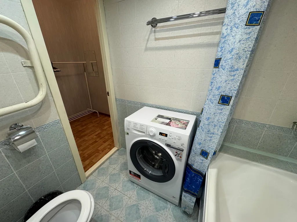 Стильная однокомнатная с большой кухней у ДК Металлургов