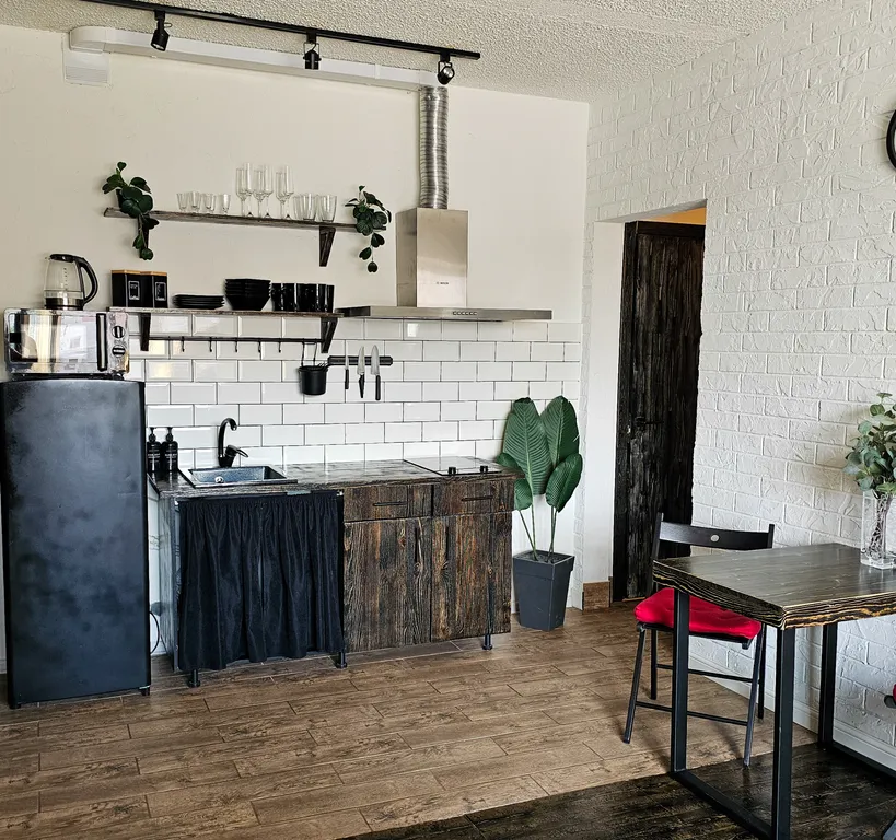 Студия с большой кроватью и ванной, кофемашиной и оплаченным кинотеатр