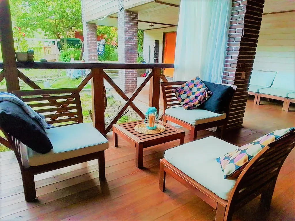 Дом в горах с видом на реку