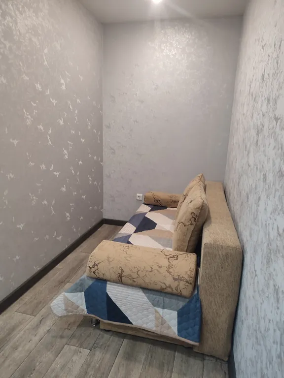 1-комнатная квартира 36 кв 2 дивана