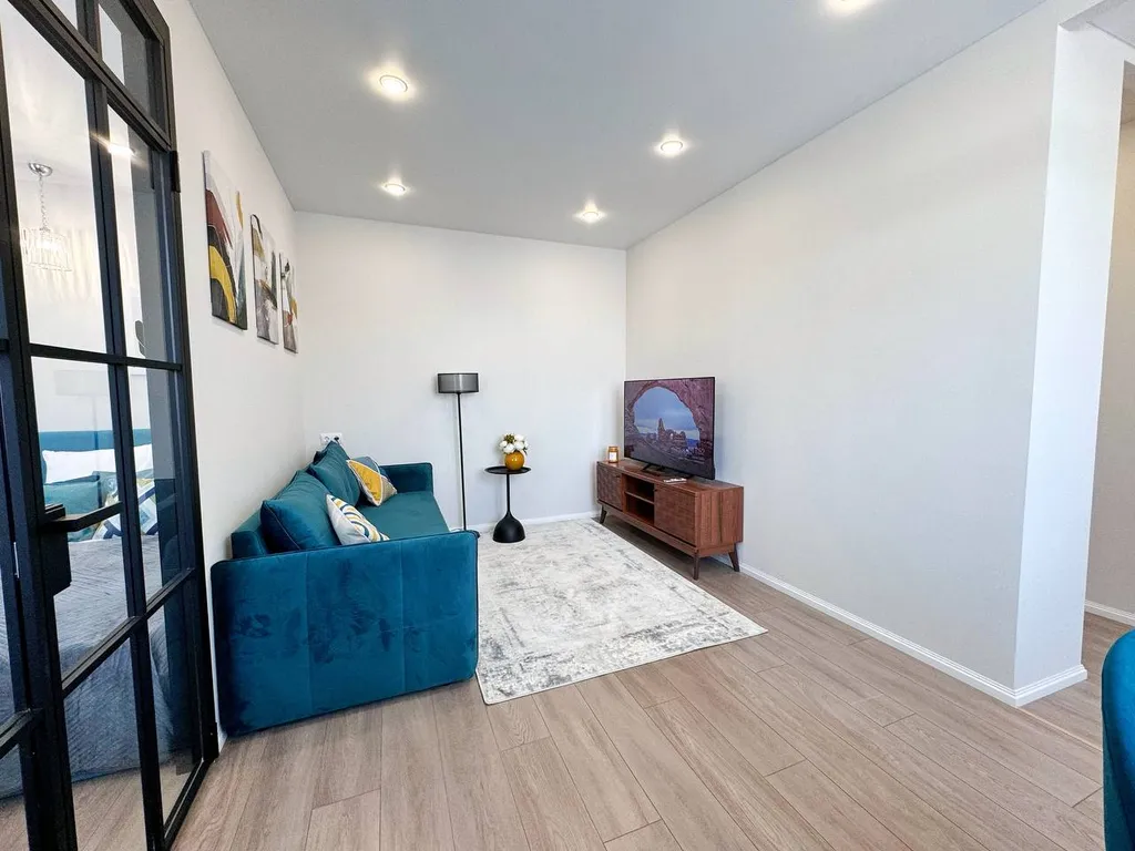 Дизайнерская 2-х комнатная квартира рядом с Море парком