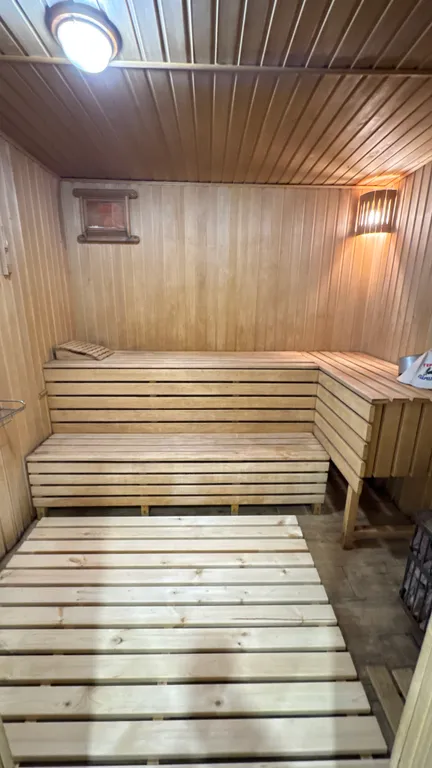 Коттедж с бассейном, баней