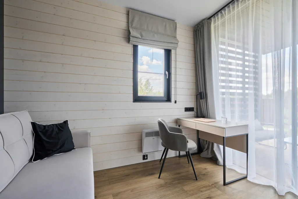 Просторный дом с сауной и камином в окружении леса и реки