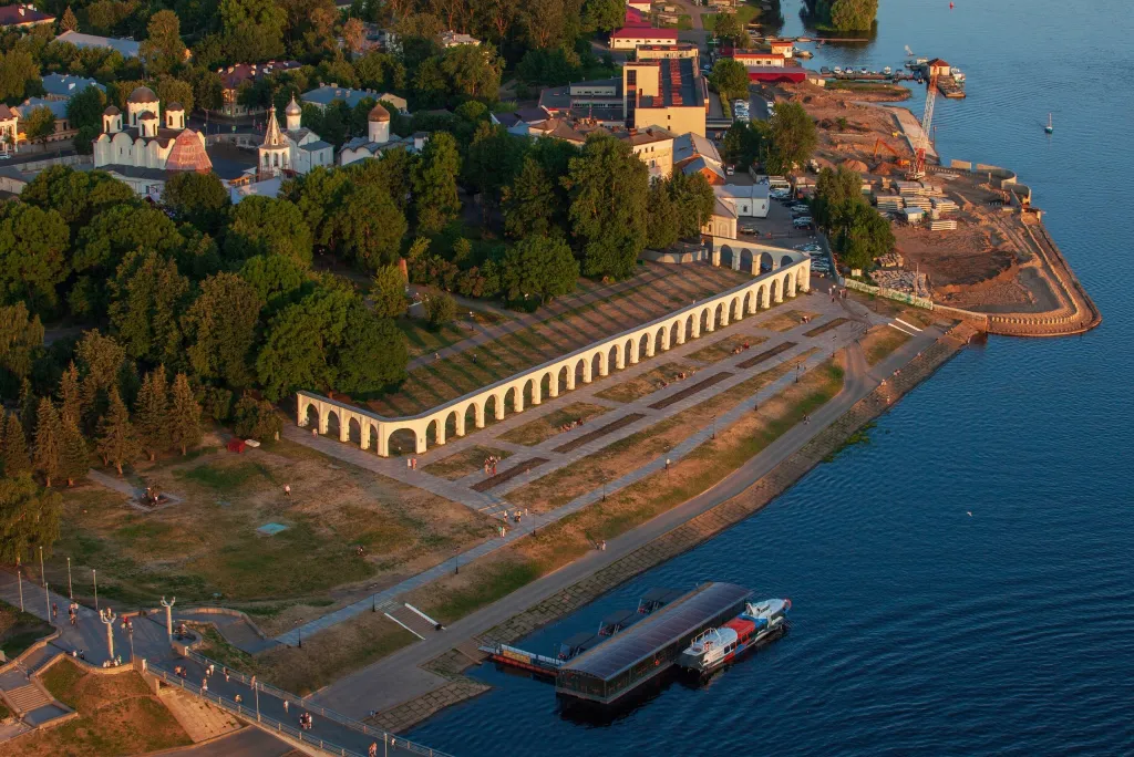 Студия на берегу реки