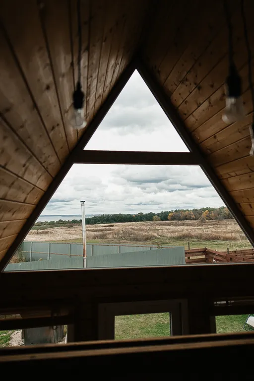 Треугольный дом