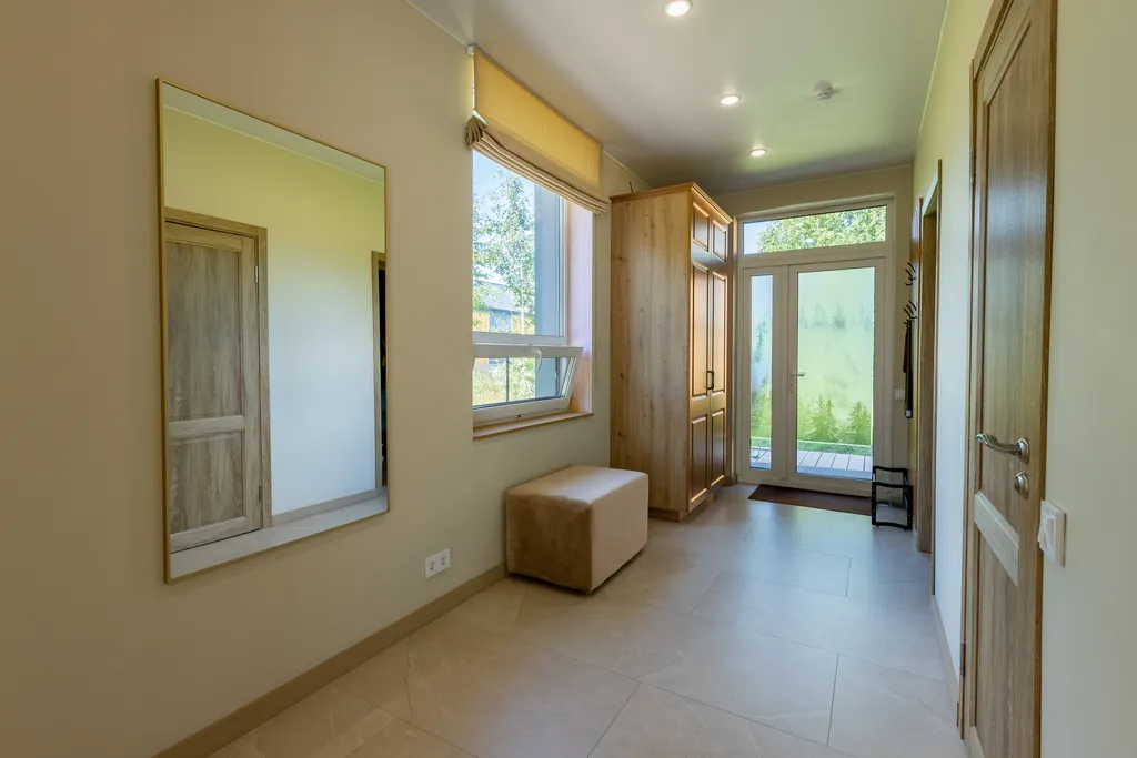 Уютный дом возле леса