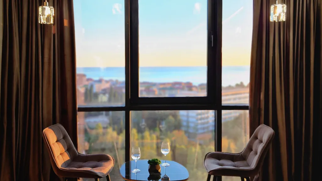 Новая квартира с видом на море и бассейном