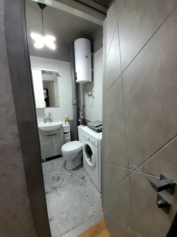 Коричневая студия в центре