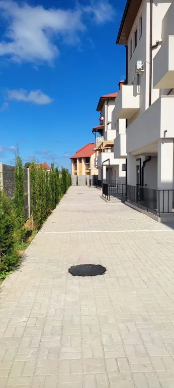 Студия у моря, Итальянская деревня