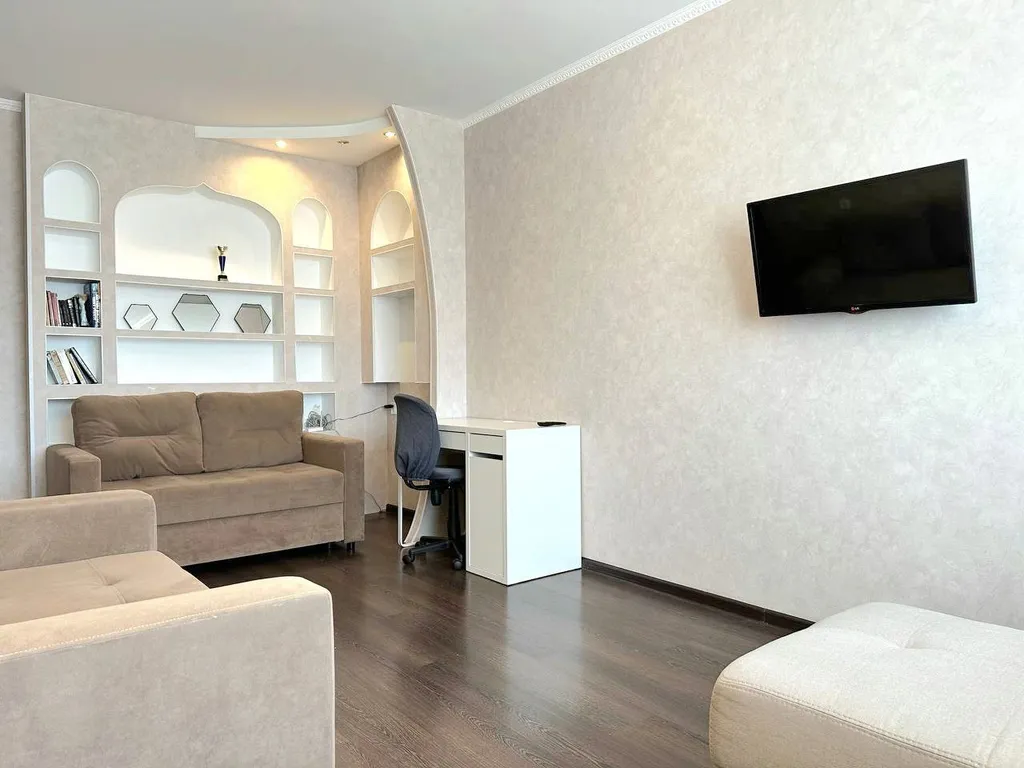 2-комнатная квартира с балконом рядом с Кузбасс-Арена и Ледовым дворцом