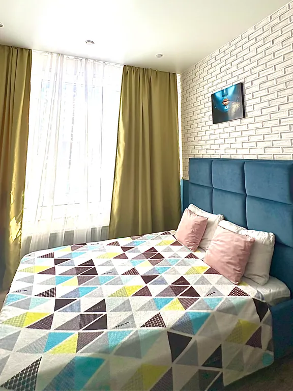 Квартира Студия в доме бизнесс-класса, южный, есть платная парковка, фонтан — аренда посуточно в Кемерово