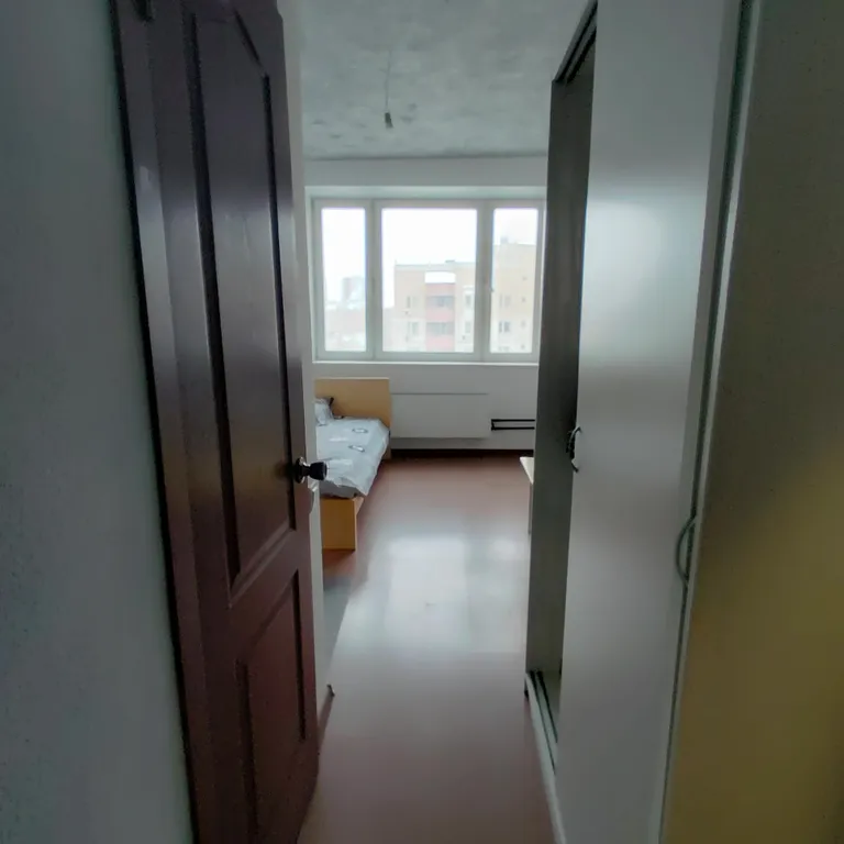 Студия в квартире с персональным санузлом и кухонным блоком