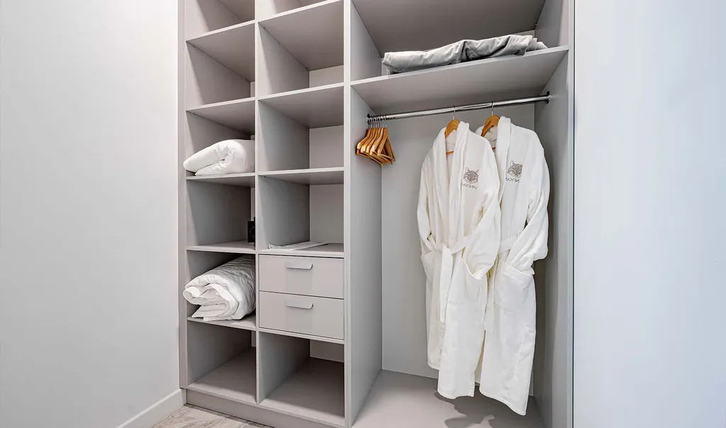 Полулюкс с выходом к бассейну и террасой