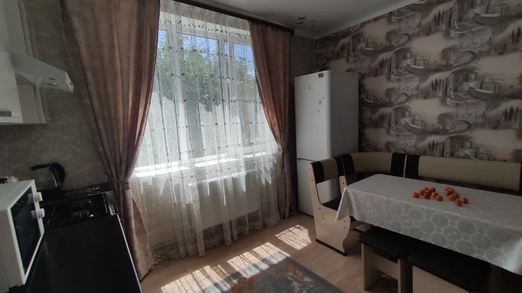 Часть дома в тихом районе с отдельным входом и удобной парковкой